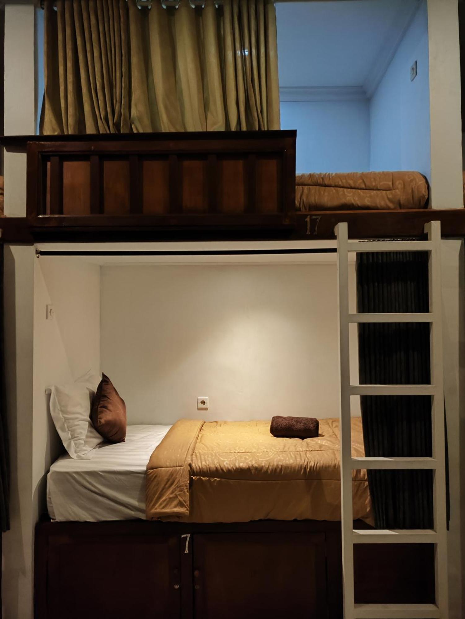 Ega S Hostel Batununggul Eksteriør bilde