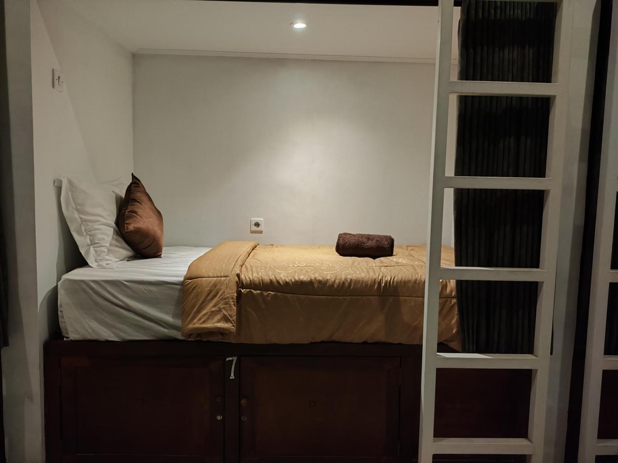 Ega S Hostel Batununggul Eksteriør bilde